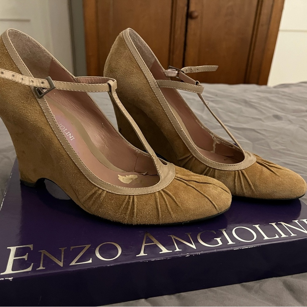 Enzo Angiolini Tan Suede Wedges